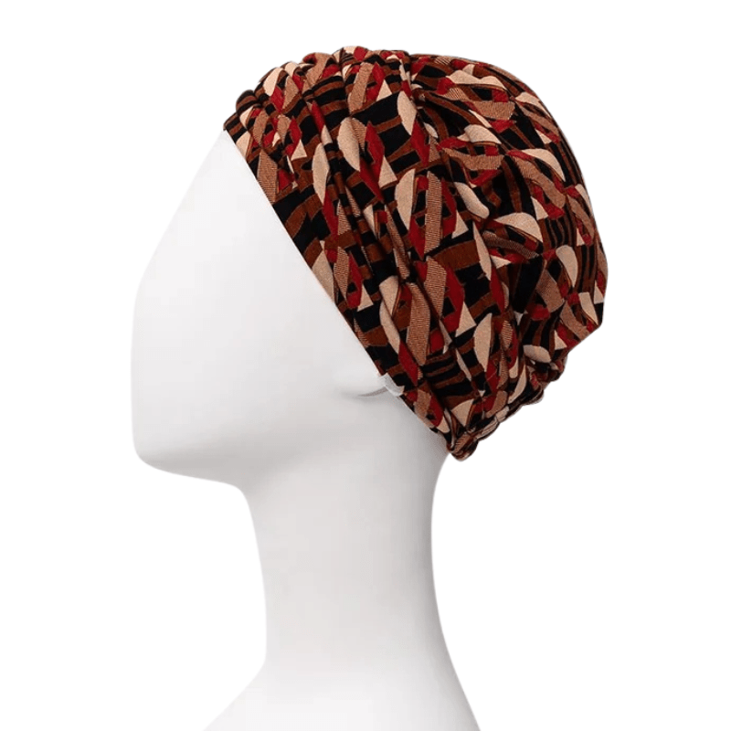 Sapphire Boho turban med Tribal Art mønster set fra venstre side på en hvid mannequin