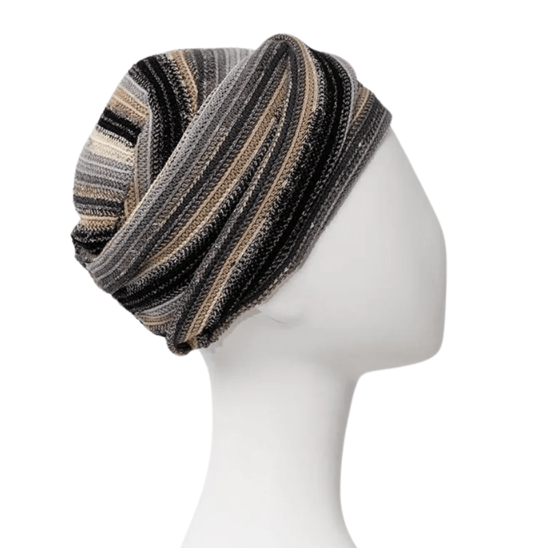 Stribet Zoya turban i Black Autumn Stripes med bløde læg på hvid mannequin, set fra højre side