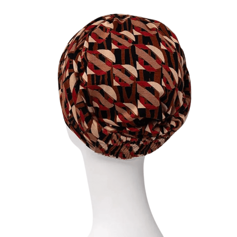 Bagsiden af Sapphire Boho turbanen i Tribal Art mønster på en hvid mannequin
