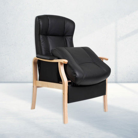 Sorø hvilestol med sædeløft - Sort læder - Seniorshop