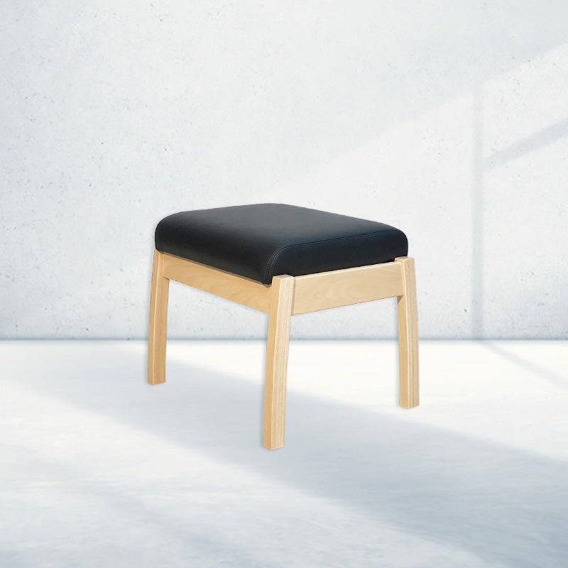 Farstrup 5699 skammel, Lysnet bøg/Sort læder - Seniorshop