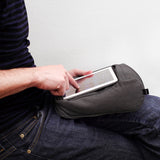 Nakkestøtte og iPad-holder, 2-i-1